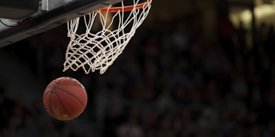 湖人勇士NBA比分战报 詹姆斯库里